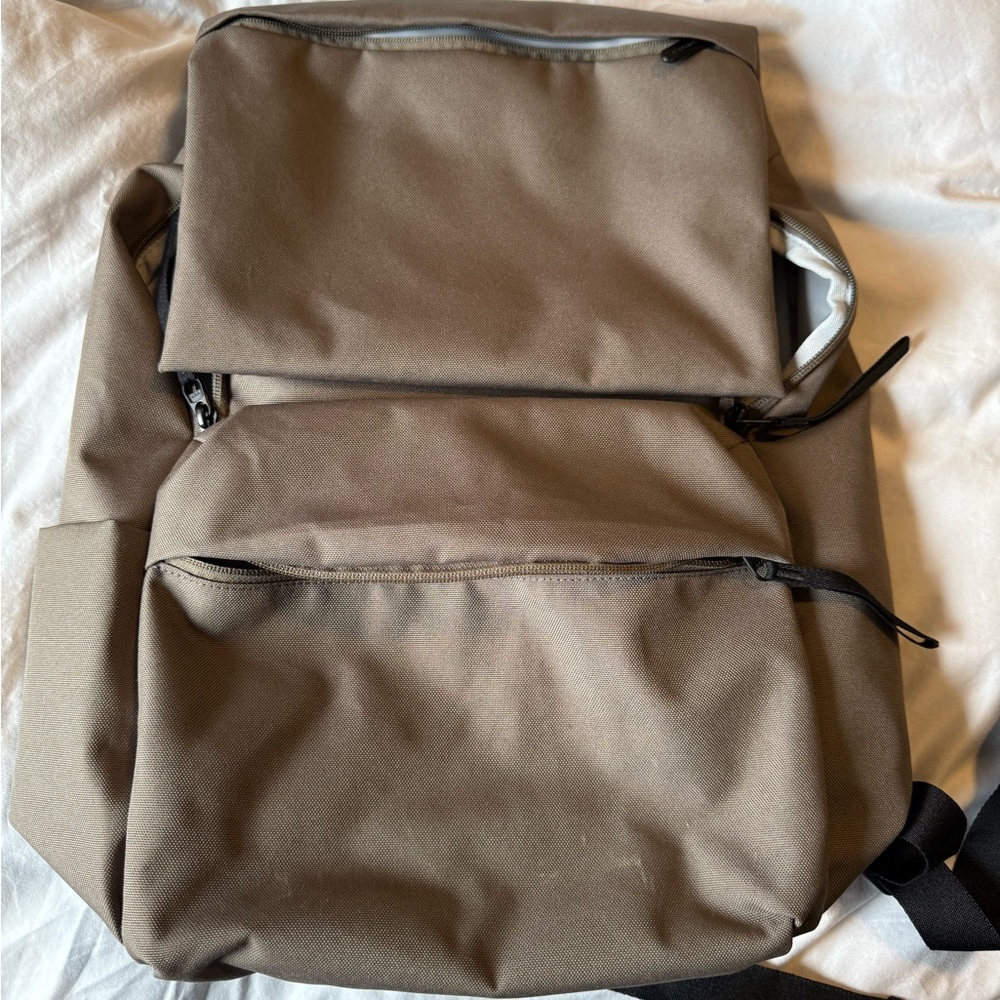 Everlane ReNew Transit Backpack in Warm Charcoal